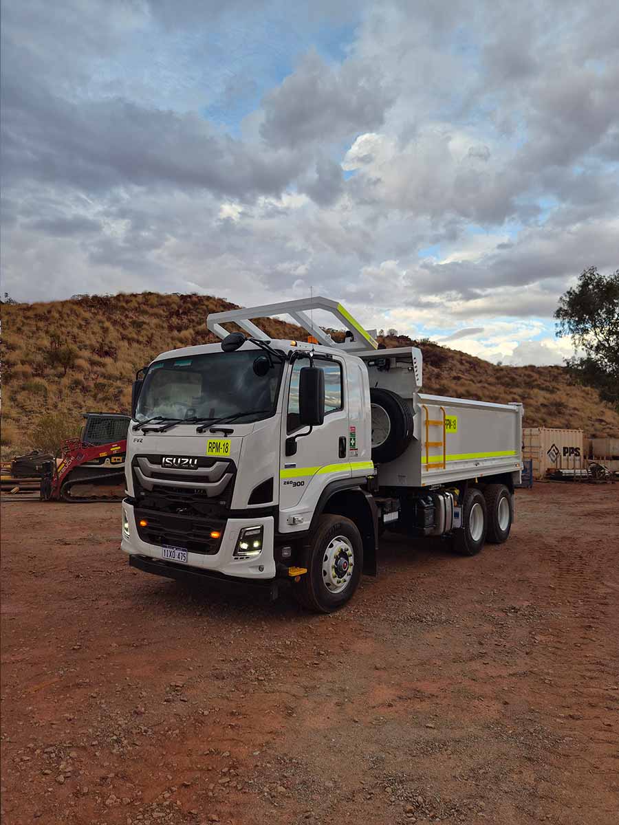 Isuzu tipper — RPM 18